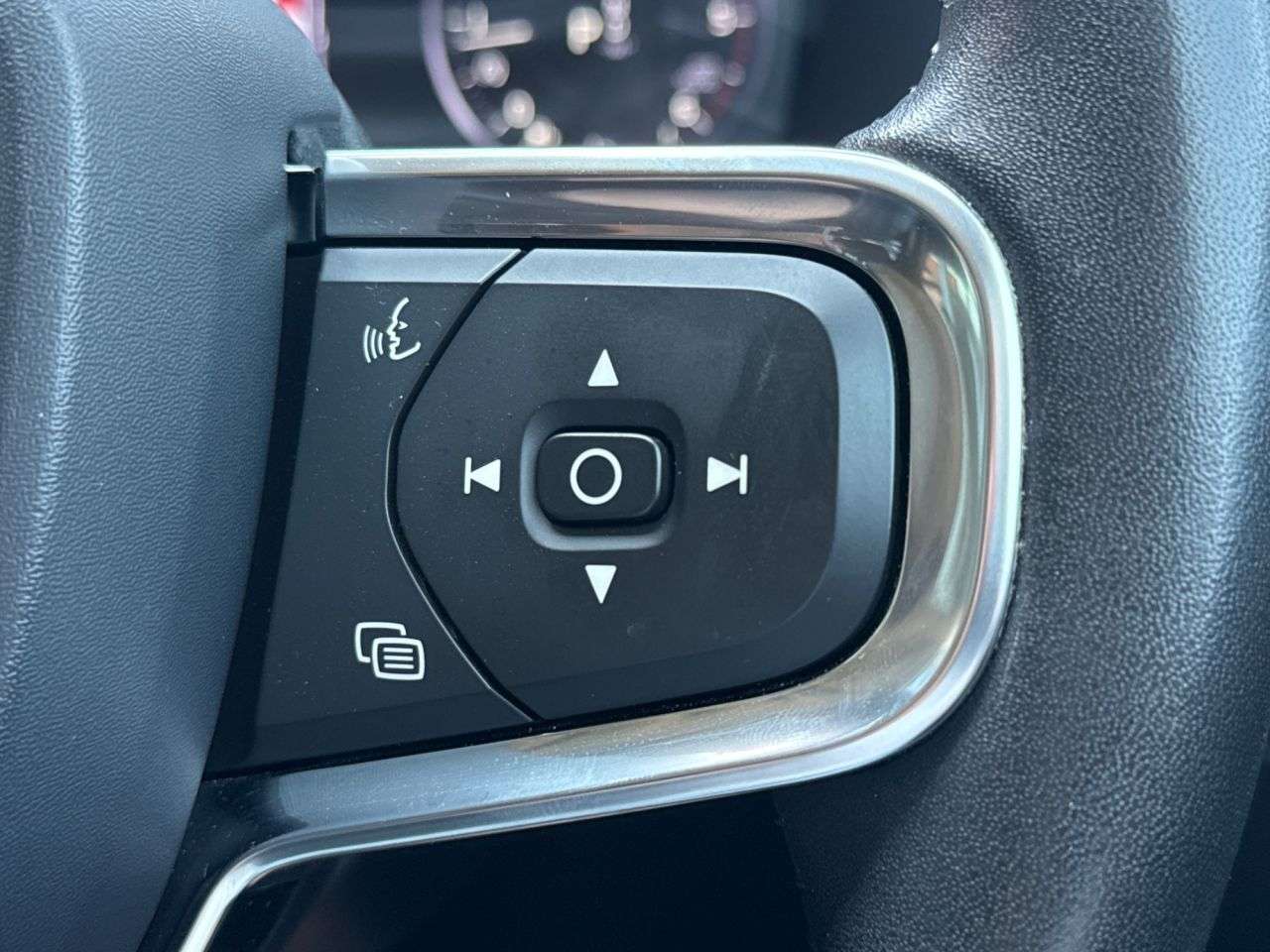 2019 VOLVO XC40 2019 VOLVO XC40