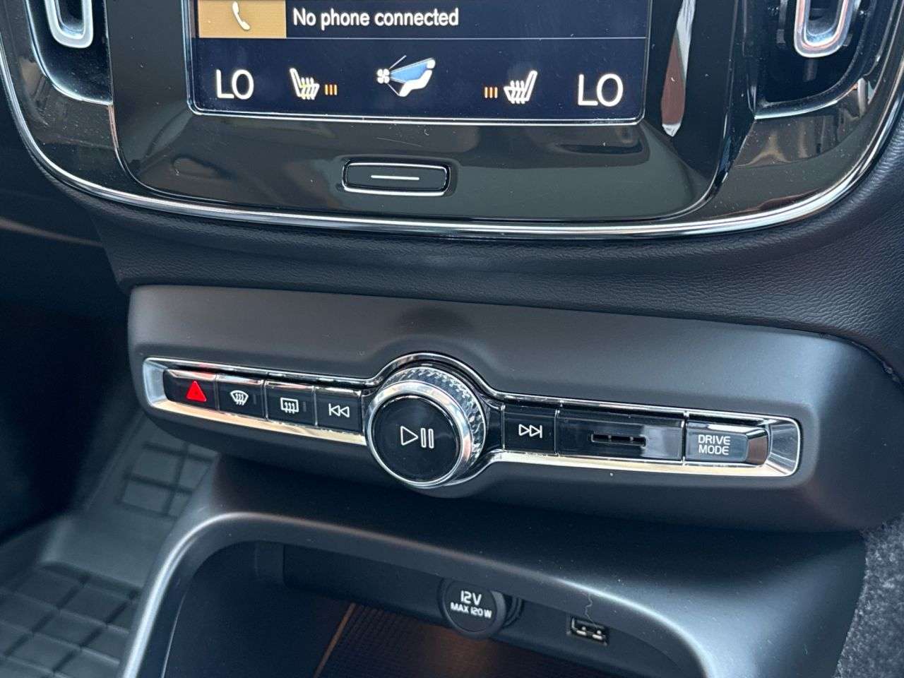 2019 VOLVO XC40 2019 VOLVO XC40