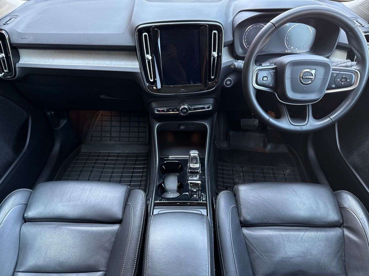 2019 VOLVO XC40 2019 VOLVO XC40