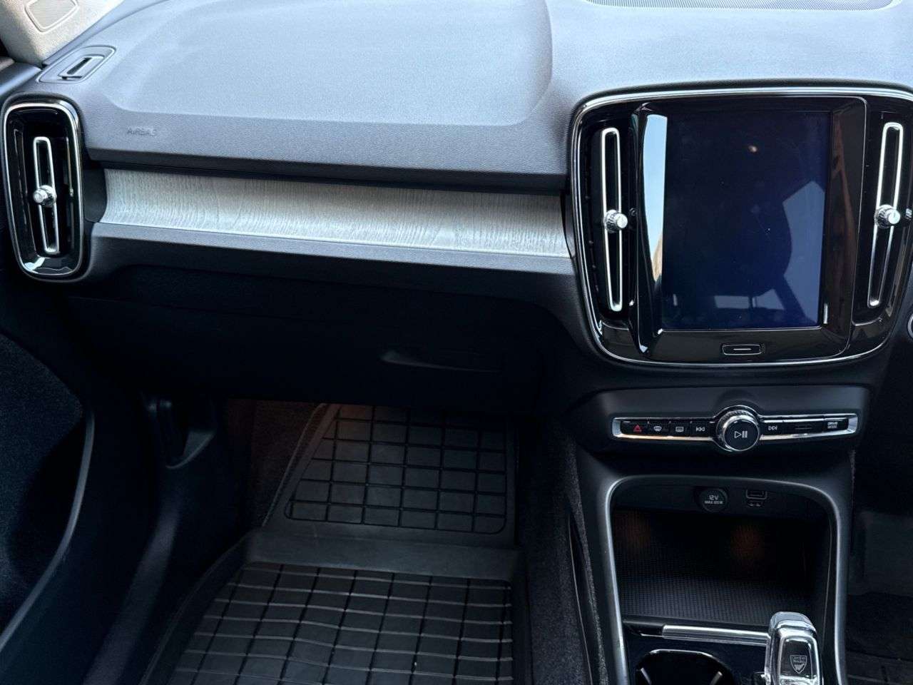 2019 VOLVO XC40 2019 VOLVO XC40