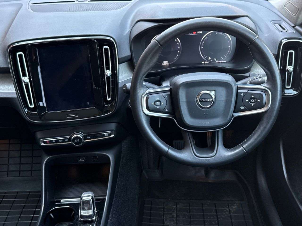 2019 VOLVO XC40 2019 VOLVO XC40