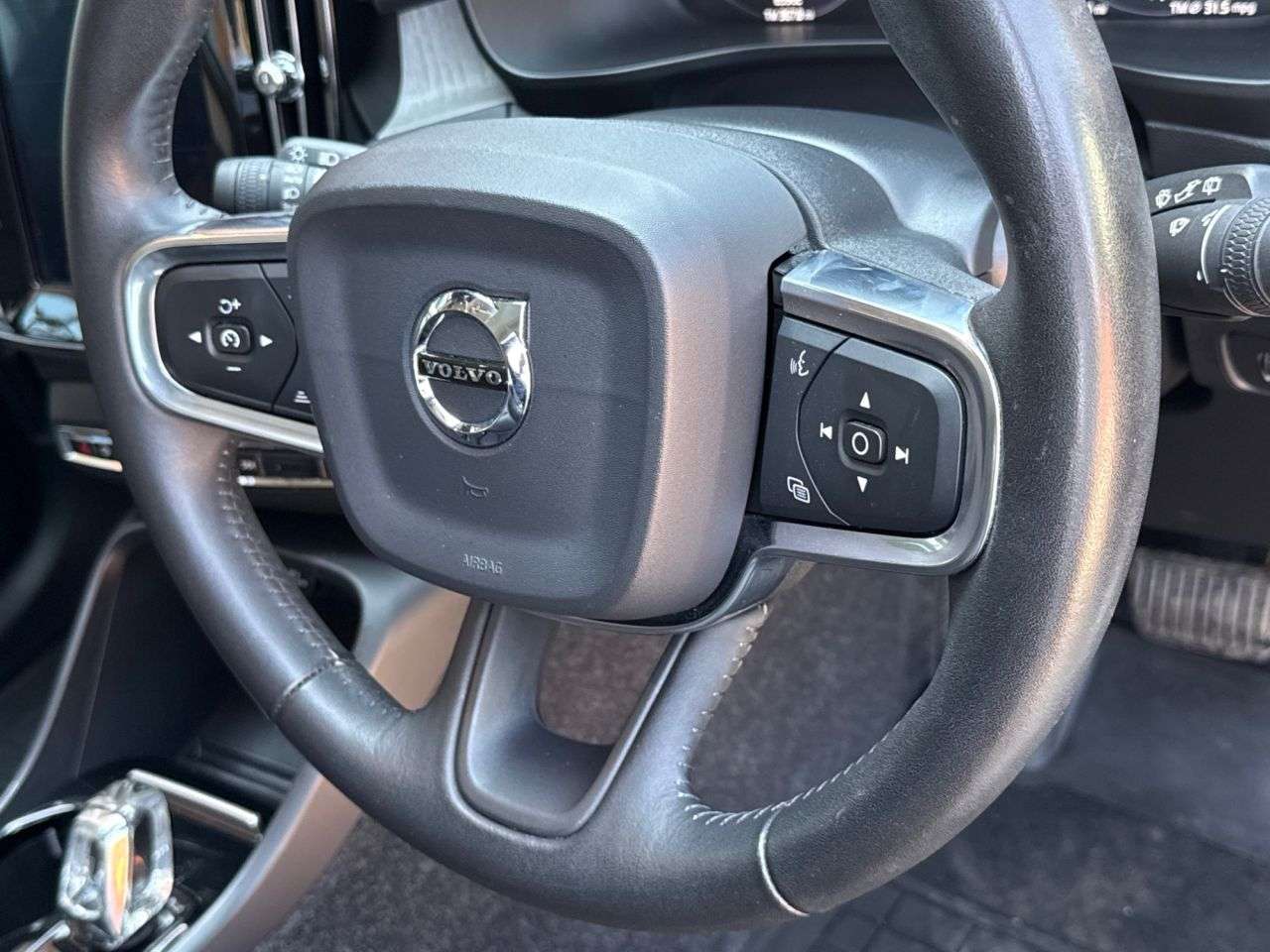 2019 VOLVO XC40 2019 VOLVO XC40