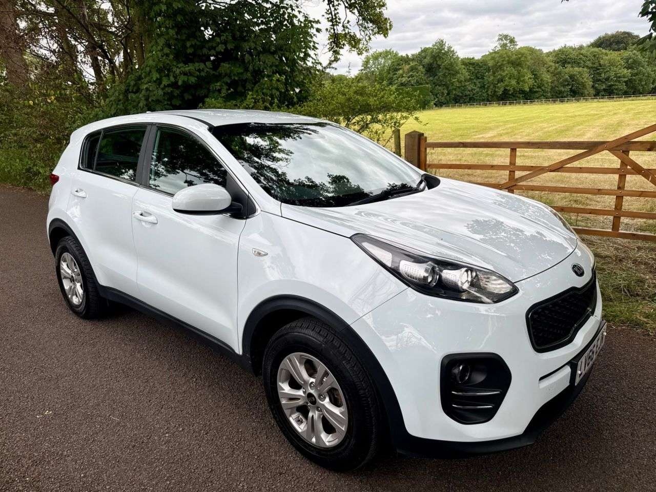 A 2016 KIA SPORTAGE 1.6 GDi 1 SUV 5dr Petrol Manual Euro 6 (130 bhp) + SERVICE HISTORY + BLUETO A 2016 KIA SPORTAGE 1.6 GDi 1 SUV 5dr Petrol Manual Euro 6 (130 bhp) + SERVICE HISTORY + BLUETO