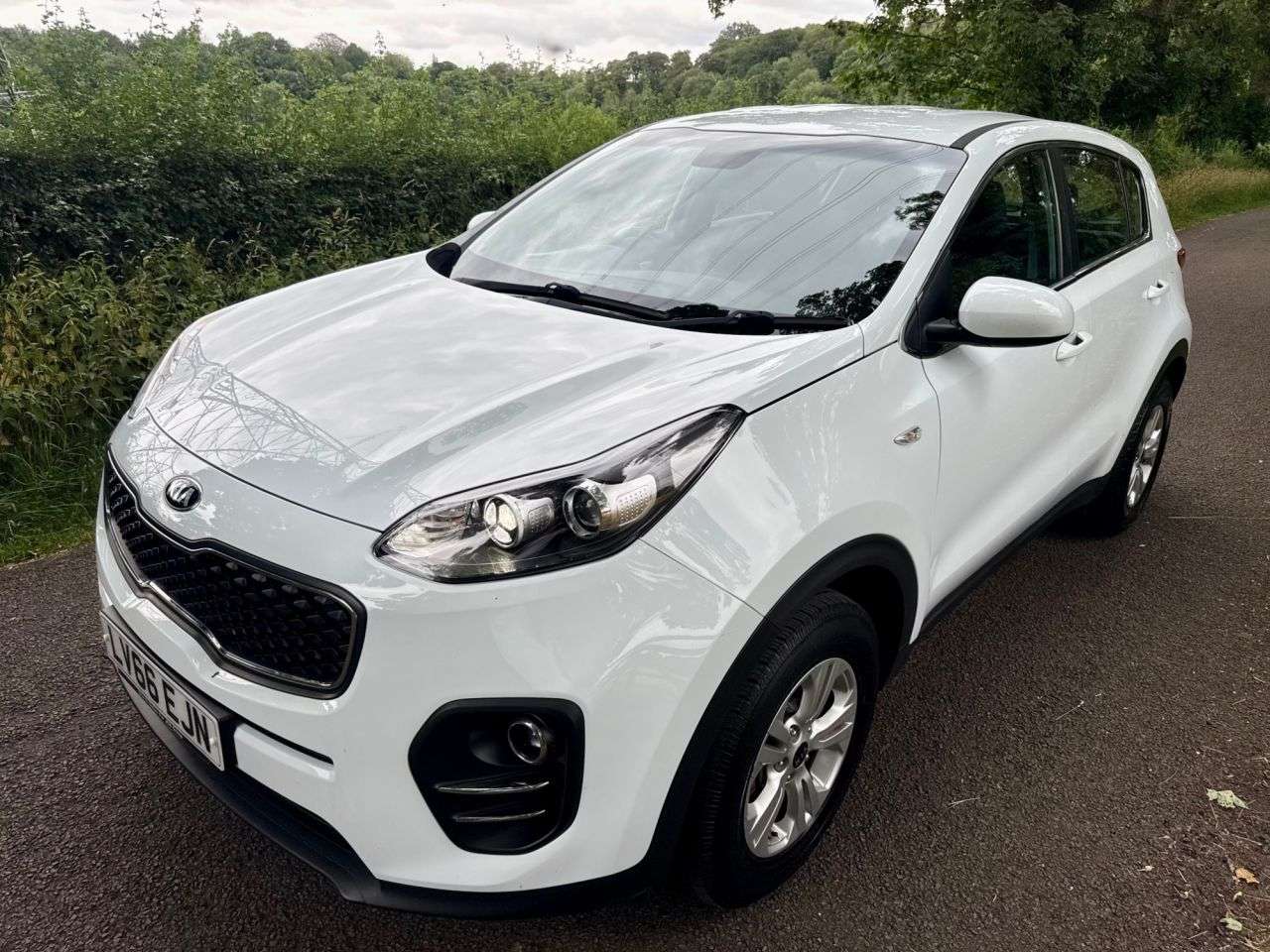 A 2016 KIA SPORTAGE 1.6 GDi 1 SUV 5dr Petrol Manual Euro 6 (130 bhp) + SERVICE HISTORY + BLUETO A 2016 KIA SPORTAGE 1.6 GDi 1 SUV 5dr Petrol Manual Euro 6 (130 bhp) + SERVICE HISTORY + BLUETO