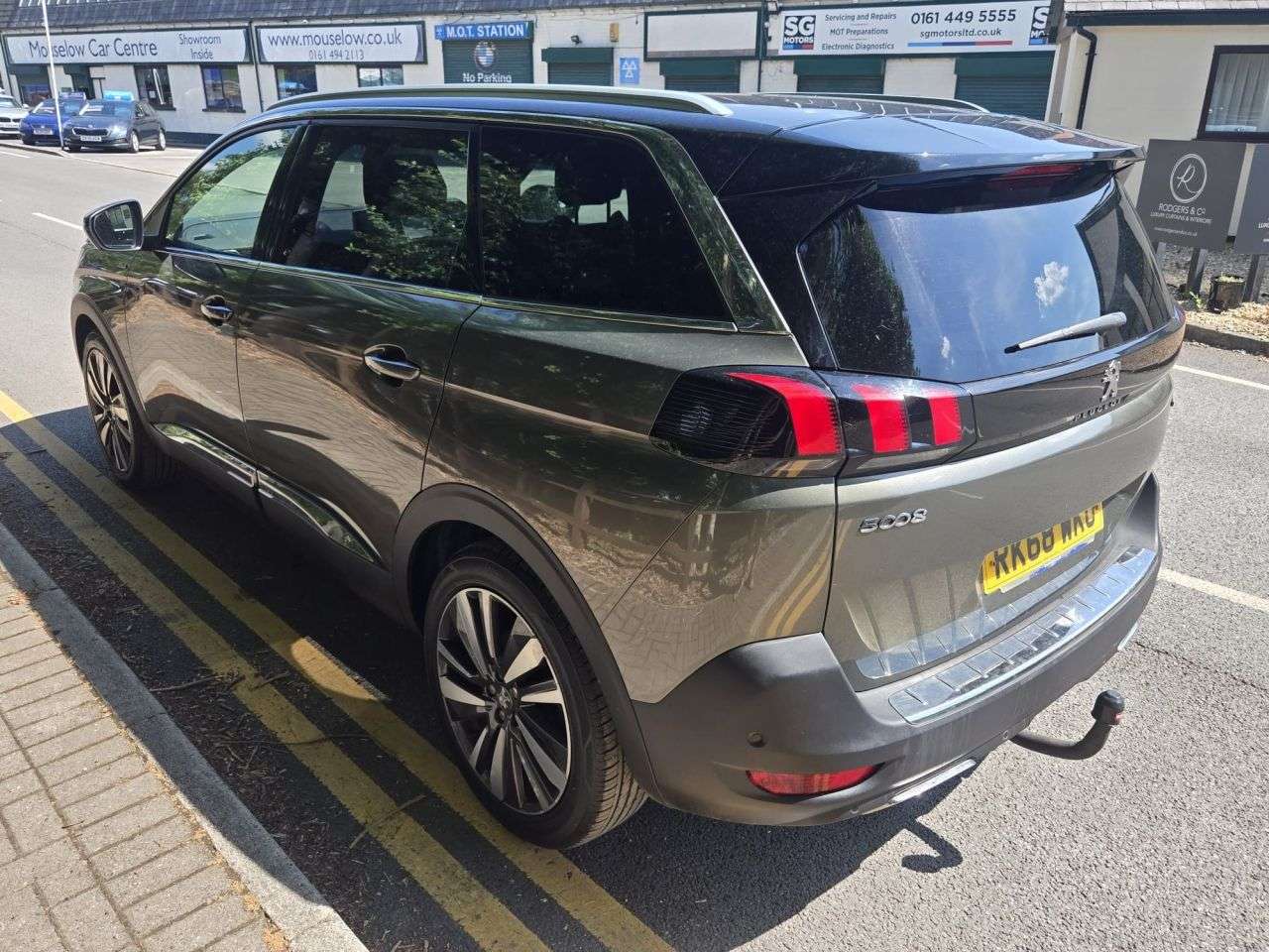 A 2018 PEUGEOT 5008 1.5 BlueHDi GT Line Premium SUV 5dr Diesel Manual Euro 6 (s/s) (130 ps) A 2018 PEUGEOT 5008 1.5 BlueHDi GT Line Premium SUV 5dr Diesel Manual Euro 6 (s/s) (130 ps)