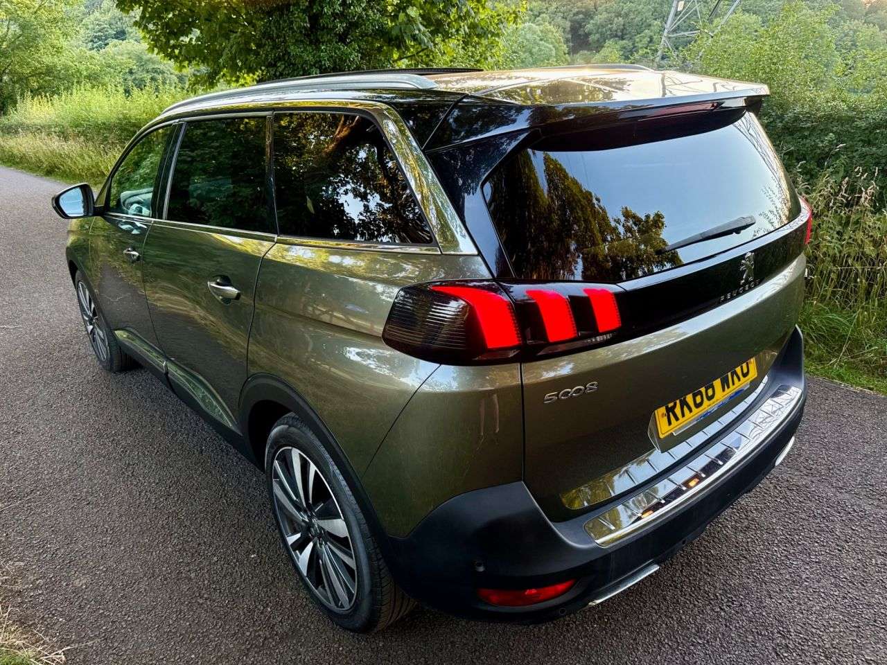 A 2018 PEUGEOT 5008 1.5 BlueHDi GT Line Premium SUV 5dr Diesel Manual Euro 6 (s/s) (130 ps) + S A 2018 PEUGEOT 5008 1.5 BlueHDi GT Line Premium SUV 5dr Diesel Manual Euro 6 (s/s) (130 ps) + S