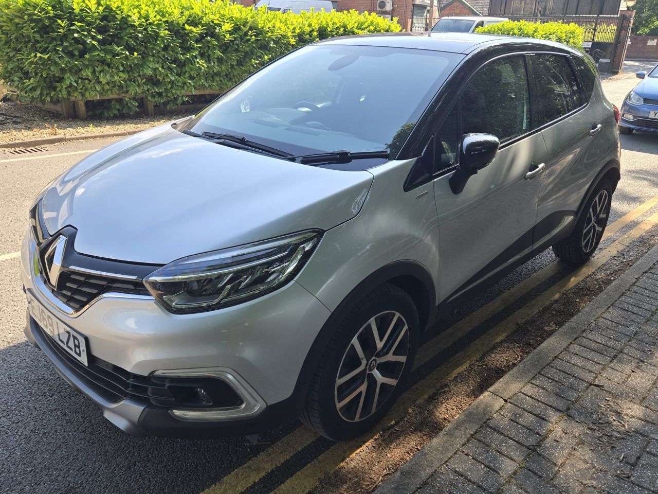 A 2020 RENAULT CAPTUR 1.3 TCe ENERGY S Edition SUV 5dr Petrol EDC Euro 6 (s/s) (150 ps) A 2020 RENAULT CAPTUR 1.3 TCe ENERGY S Edition SUV 5dr Petrol EDC Euro 6 (s/s) (150 ps)