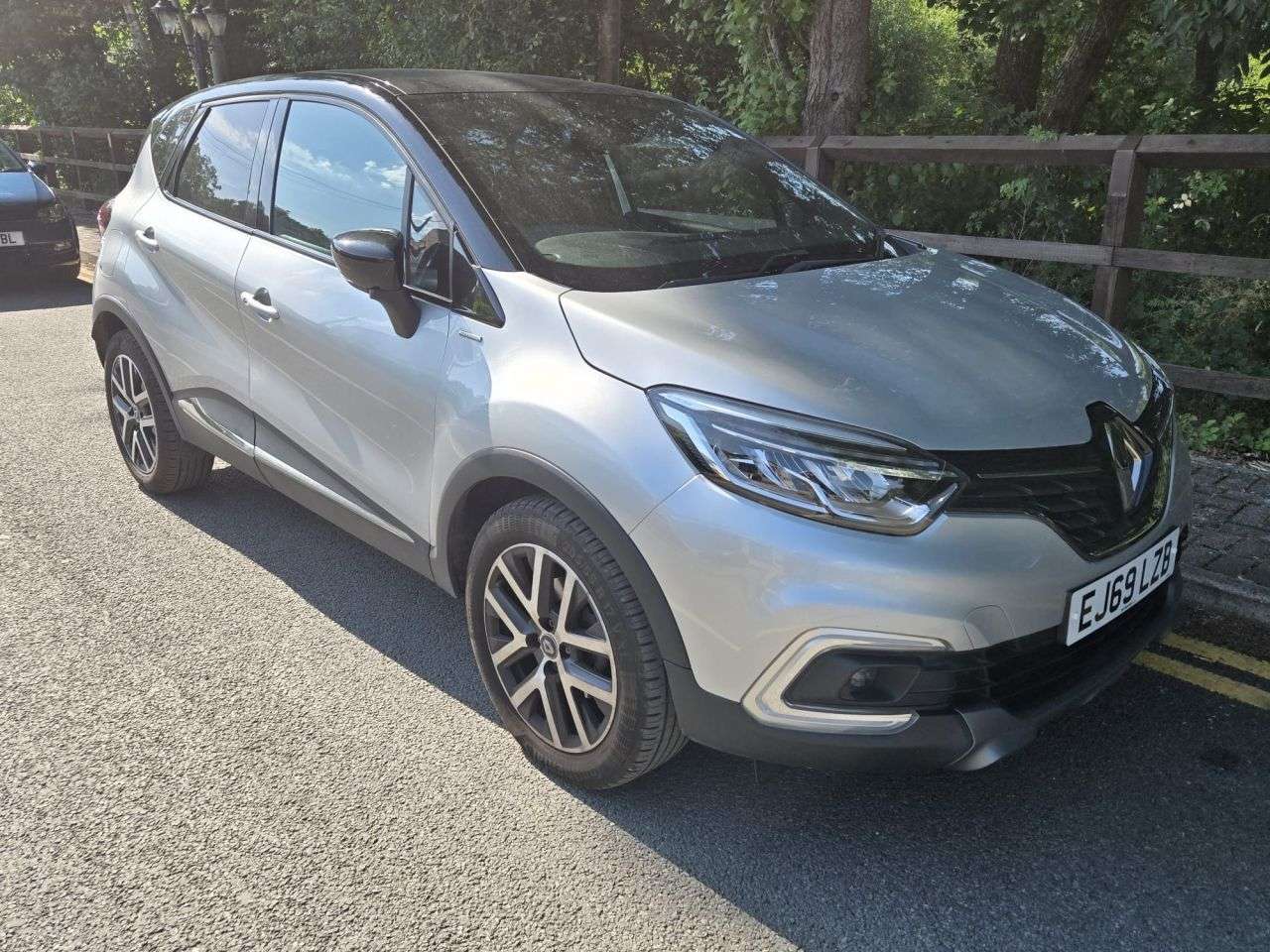 A 2020 RENAULT CAPTUR 1.3 TCe ENERGY S Edition SUV 5dr Petrol EDC Euro 6 (s/s) (150 ps) A 2020 RENAULT CAPTUR 1.3 TCe ENERGY S Edition SUV 5dr Petrol EDC Euro 6 (s/s) (150 ps)