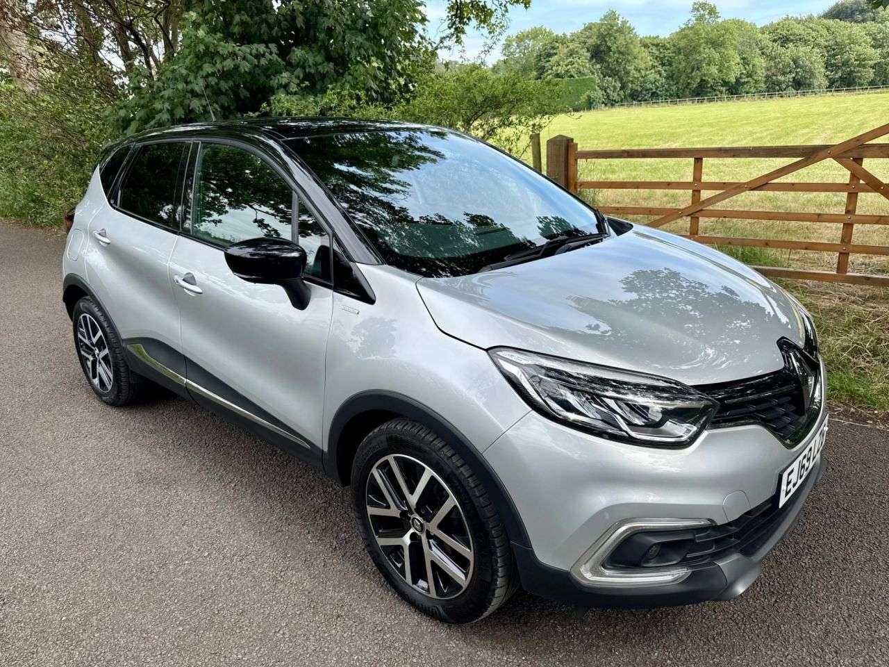 A 2020 RENAULT CAPTUR 1.3 TCe ENERGY S Edition SUV 5dr Petrol EDC Euro 6 (s/s) (150 ps) + SERVICE A 2020 RENAULT CAPTUR 1.3 TCe ENERGY S Edition SUV 5dr Petrol EDC Euro 6 (s/s) (150 ps) + SERVICE