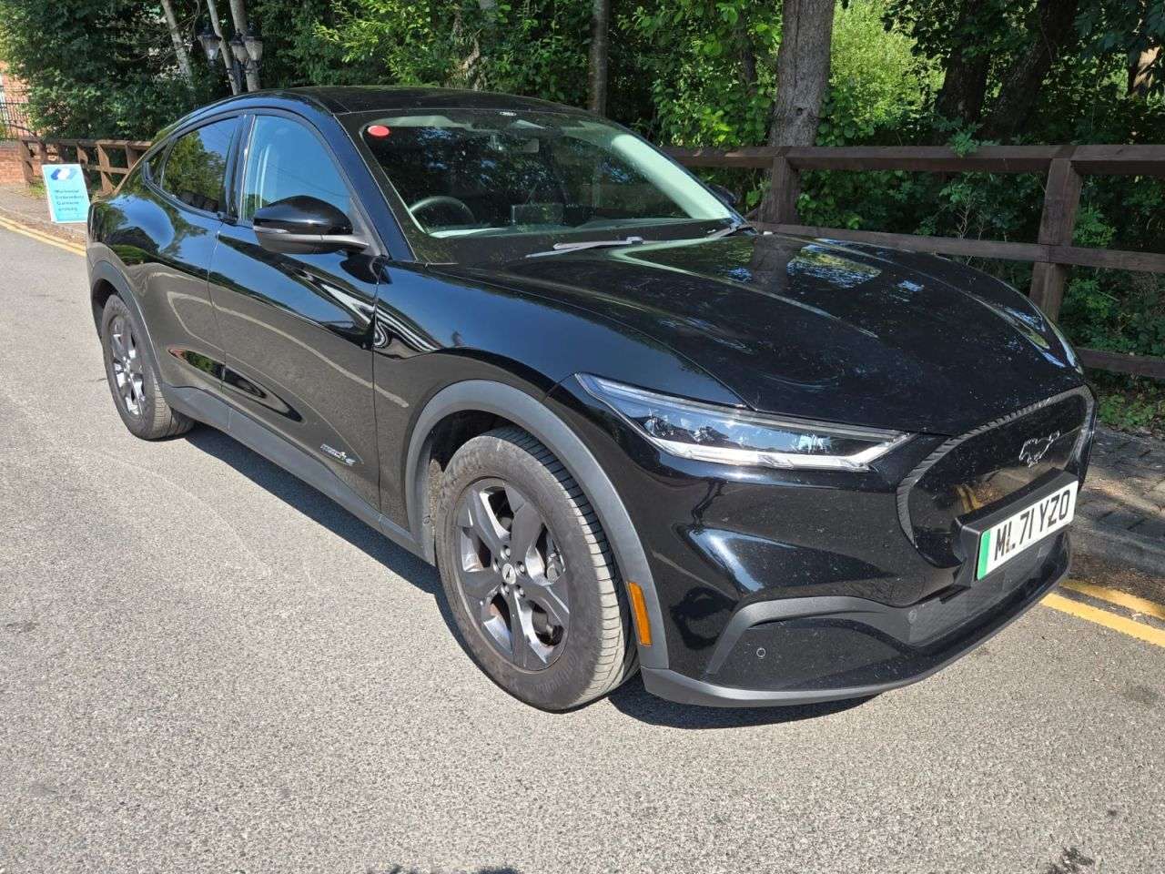 A 2021 FORD MUSTANG MACH-E Standard Range 70kWh SUV 5dr Electric Automatic (269 ps) A 2021 FORD MUSTANG MACH-E Standard Range 70kWh SUV 5dr Electric Automatic (269 ps)