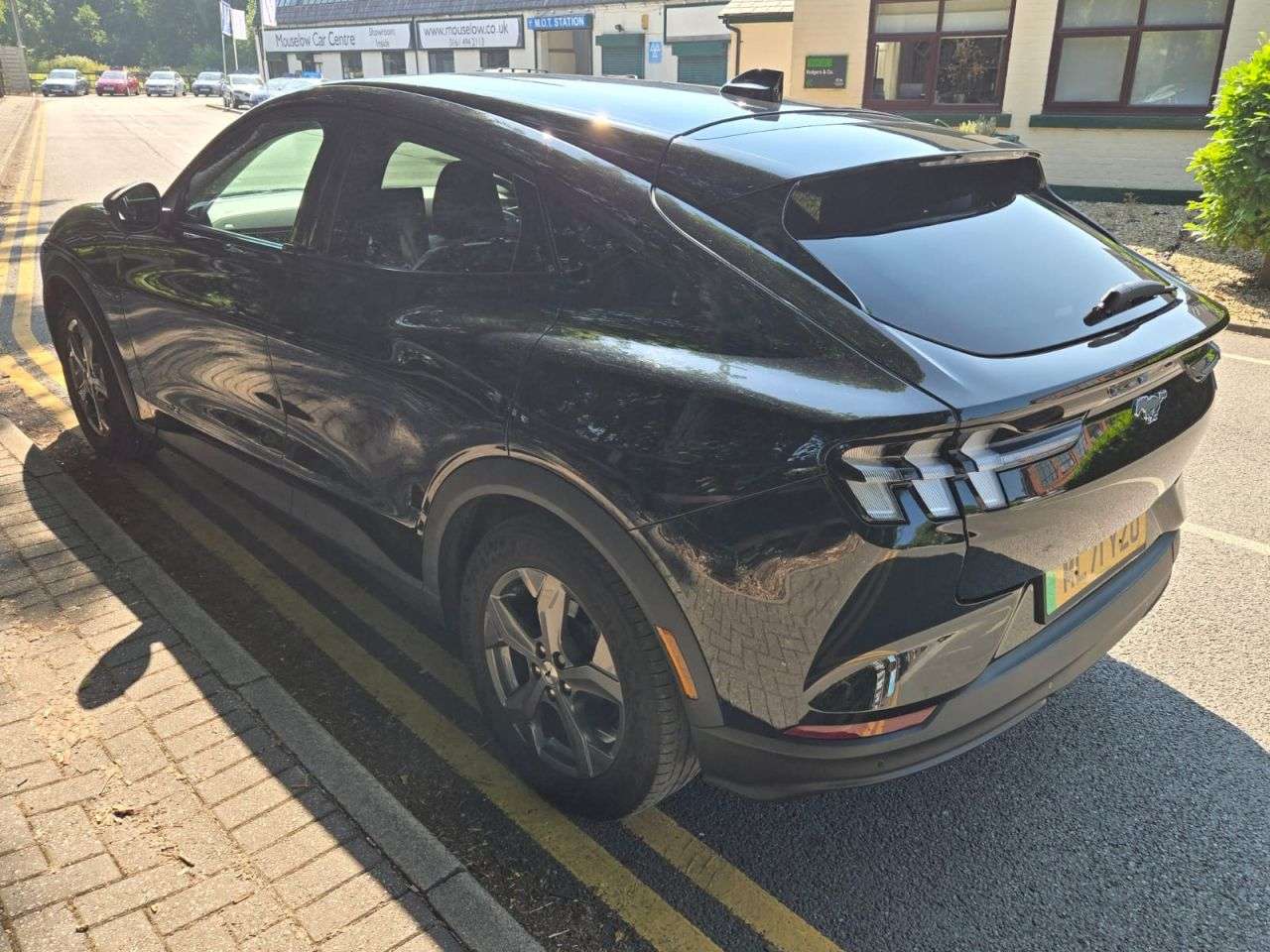 A 2021 FORD MUSTANG MACH-E Standard Range 70kWh SUV 5dr Electric Automatic (269 ps) A 2021 FORD MUSTANG MACH-E Standard Range 70kWh SUV 5dr Electric Automatic (269 ps)