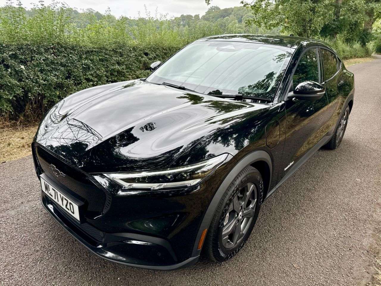 A 2021 FORD MUSTANG MACH-E Standard Range 70kWh SUV 5dr Electric Automatic (269 ps) A 2021 FORD MUSTANG MACH-E Standard Range 70kWh SUV 5dr Electric Automatic (269 ps)