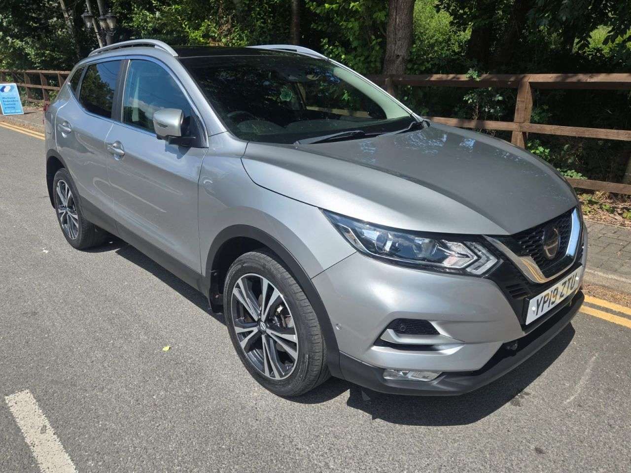 A 2019 NISSAN QASHQAI 1.3 DIG-T N-Connecta SUV 5dr Petrol Manual Euro 6 (s/s) (140 ps) A 2019 NISSAN QASHQAI 1.3 DIG-T N-Connecta SUV 5dr Petrol Manual Euro 6 (s/s) (140 ps)