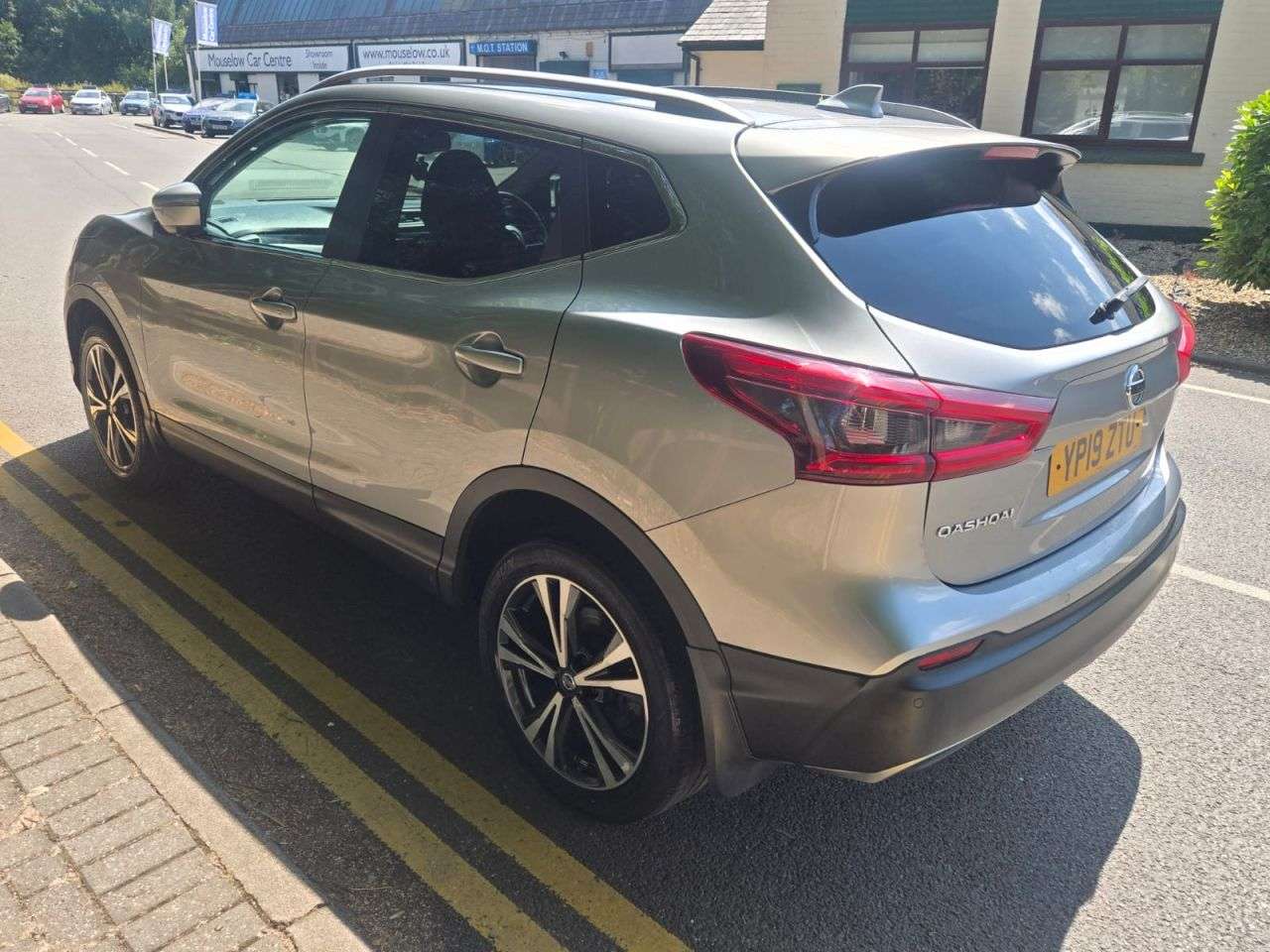 A 2019 NISSAN QASHQAI 1.3 DIG-T N-Connecta SUV 5dr Petrol Manual Euro 6 (s/s) (140 ps) A 2019 NISSAN QASHQAI 1.3 DIG-T N-Connecta SUV 5dr Petrol Manual Euro 6 (s/s) (140 ps)