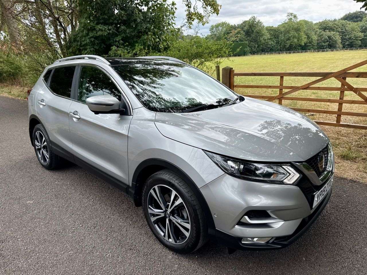A 2019 NISSAN QASHQAI 1.3 DIG-T N-Connecta SUV 5dr Petrol Manual Euro 6 (s/s) (140 ps) + SERVICE A 2019 NISSAN QASHQAI 1.3 DIG-T N-Connecta SUV 5dr Petrol Manual Euro 6 (s/s) (140 ps) + SERVICE
