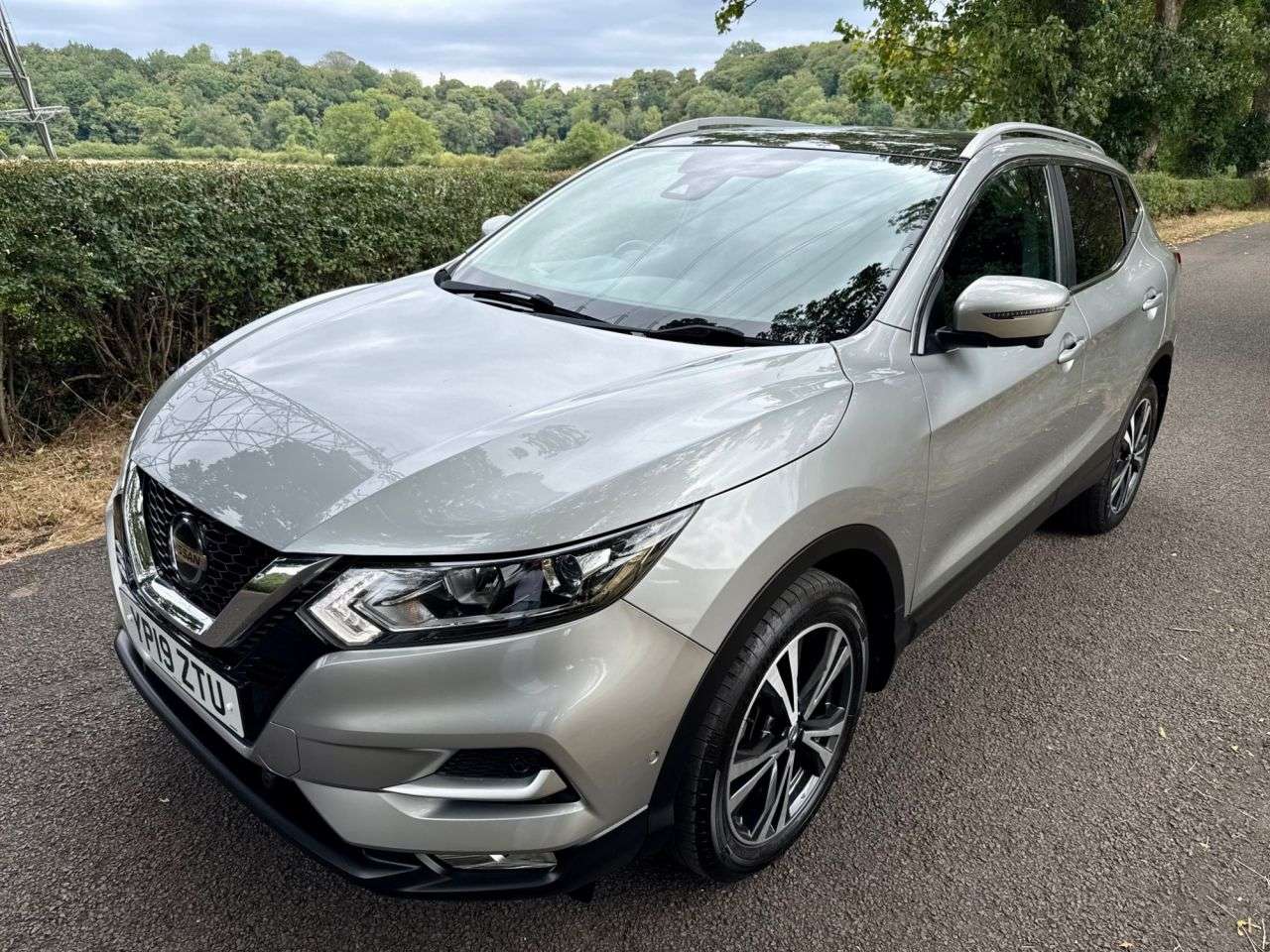 A 2019 NISSAN QASHQAI 1.3 DIG-T N-Connecta SUV 5dr Petrol Manual Euro 6 (s/s) (140 ps) + SERVICE A 2019 NISSAN QASHQAI 1.3 DIG-T N-Connecta SUV 5dr Petrol Manual Euro 6 (s/s) (140 ps) + SERVICE