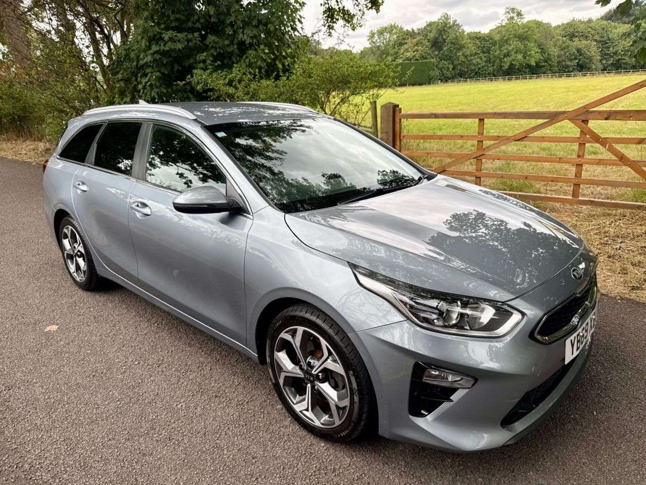 A 2019 KIA CEED 1.4 T-GDi 3 Sportswagon 5dr Petrol Manual Euro 6 (s/s) (138 bhp) + SERVICE A 2019 KIA CEED 1.4 T-GDi 3 Sportswagon 5dr Petrol Manual Euro 6 (s/s) (138 bhp) + SERVICE