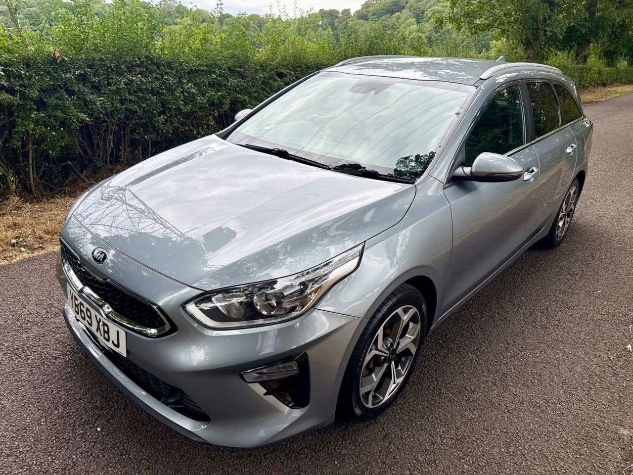 A 2019 KIA CEED 1.4 T-GDi 3 Sportswagon 5dr Petrol Manual Euro 6 (s/s) (138 bhp) + SERVICE A 2019 KIA CEED 1.4 T-GDi 3 Sportswagon 5dr Petrol Manual Euro 6 (s/s) (138 bhp) + SERVICE