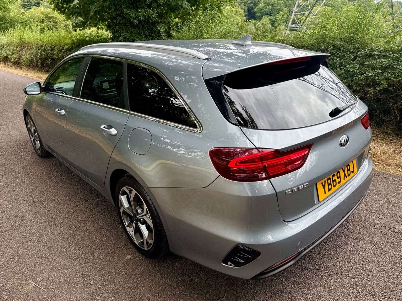 A 2019 KIA CEED 1.4 T-GDi 3 Sportswagon 5dr Petrol Manual Euro 6 (s/s) (138 bhp) + SERVICE A 2019 KIA CEED 1.4 T-GDi 3 Sportswagon 5dr Petrol Manual Euro 6 (s/s) (138 bhp) + SERVICE