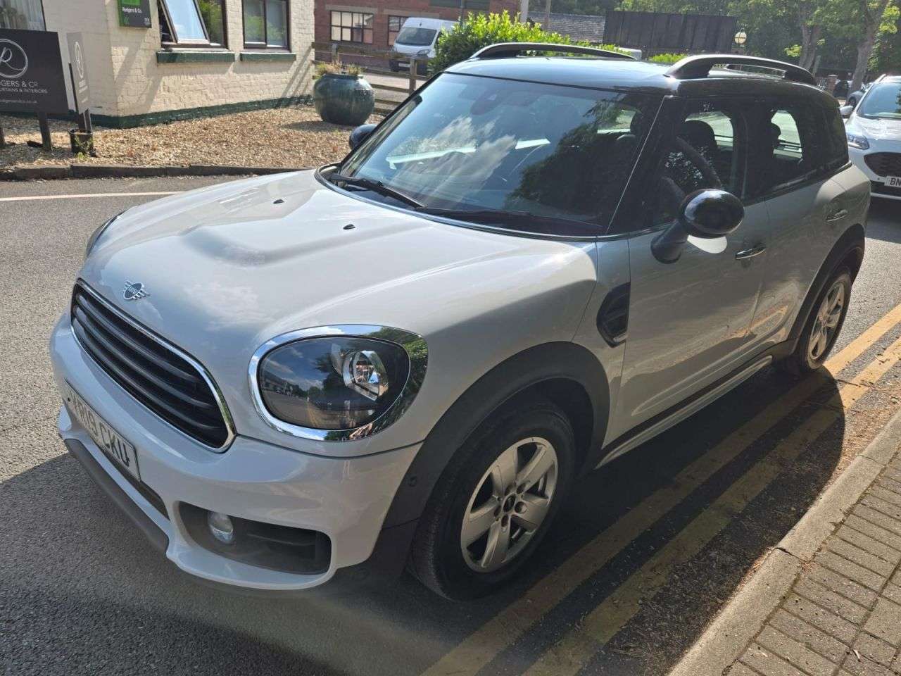 A 2019 MINI COUNTRYMAN 1.5 Cooper Classic SUV 5dr Petrol Steptronic Euro 6 (s/s) (136 ps) A 2019 MINI COUNTRYMAN 1.5 Cooper Classic SUV 5dr Petrol Steptronic Euro 6 (s/s) (136 ps)
