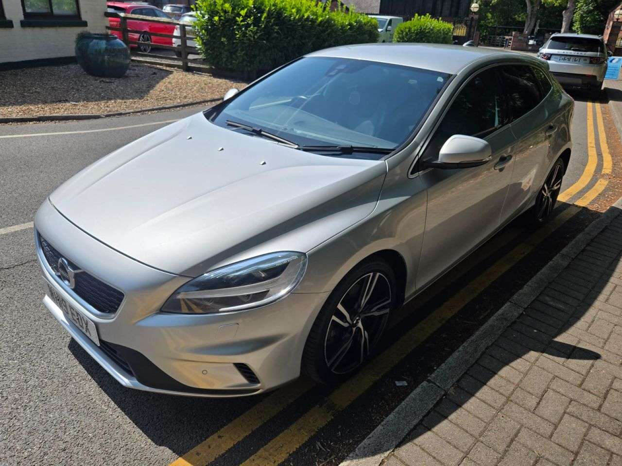 A 2019 VOLVO V40 2.0 D3 R-Design Pro Hatchback 5dr Diesel Auto Euro 6 (s/s) (150 ps) A 2019 VOLVO V40 2.0 D3 R-Design Pro Hatchback 5dr Diesel Auto Euro 6 (s/s) (150 ps)
