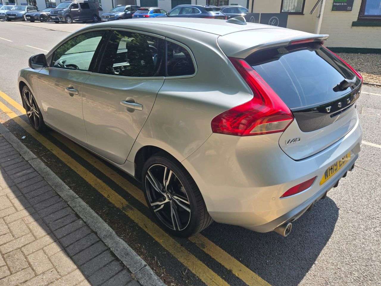 A 2019 VOLVO V40 2.0 D3 R-Design Pro Hatchback 5dr Diesel Auto Euro 6 (s/s) (150 ps) A 2019 VOLVO V40 2.0 D3 R-Design Pro Hatchback 5dr Diesel Auto Euro 6 (s/s) (150 ps)