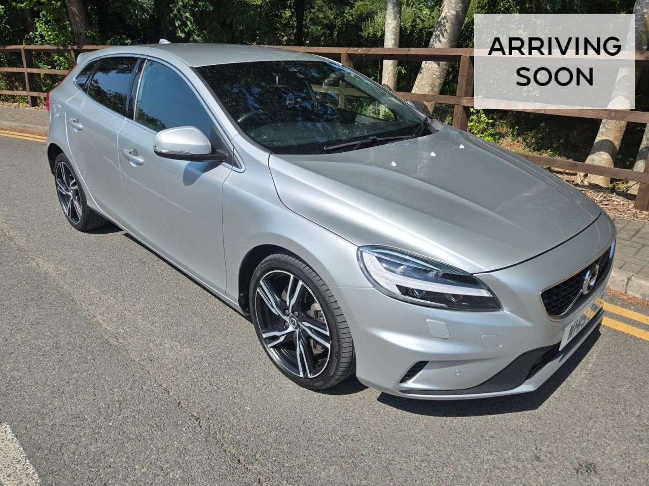A 2019 VOLVO V40 2.0 D3 R-Design Pro Hatchback 5dr Diesel Auto Euro 6 (s/s) (150 ps) A 2019 VOLVO V40 2.0 D3 R-Design Pro Hatchback 5dr Diesel Auto Euro 6 (s/s) (150 ps)