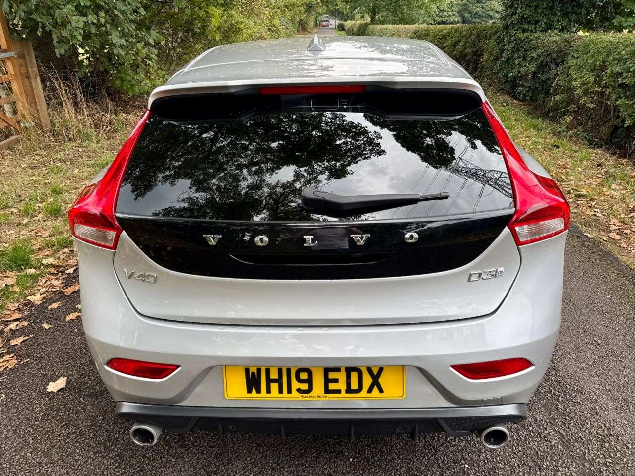 2019 VOLVO V40 2019 VOLVO V40