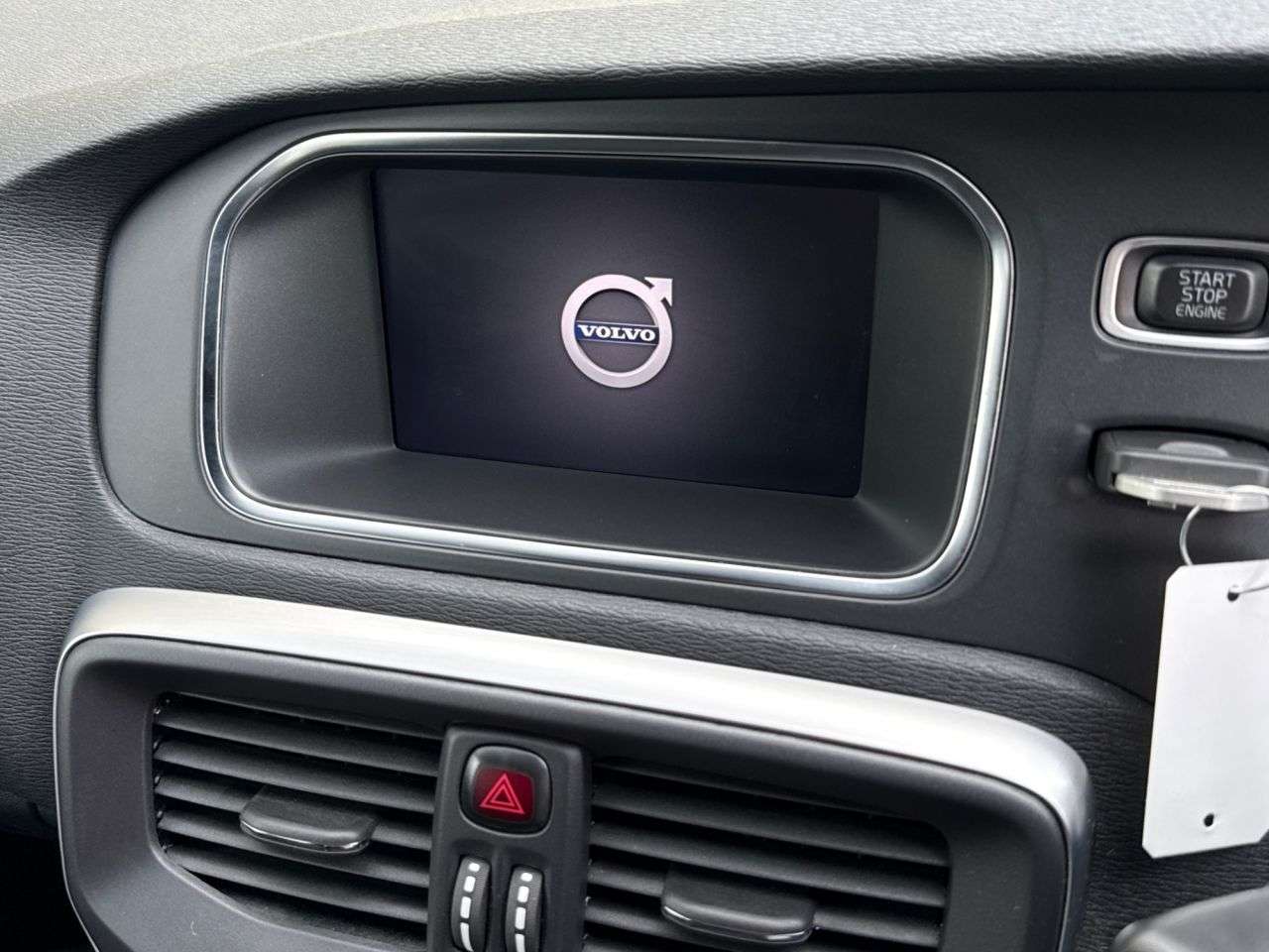 2019 VOLVO V40 2019 VOLVO V40