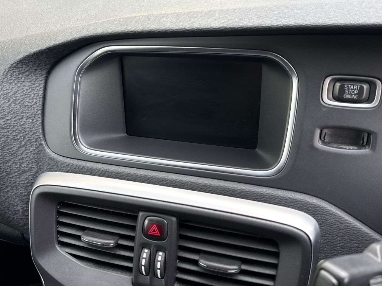 2019 VOLVO V40 2019 VOLVO V40