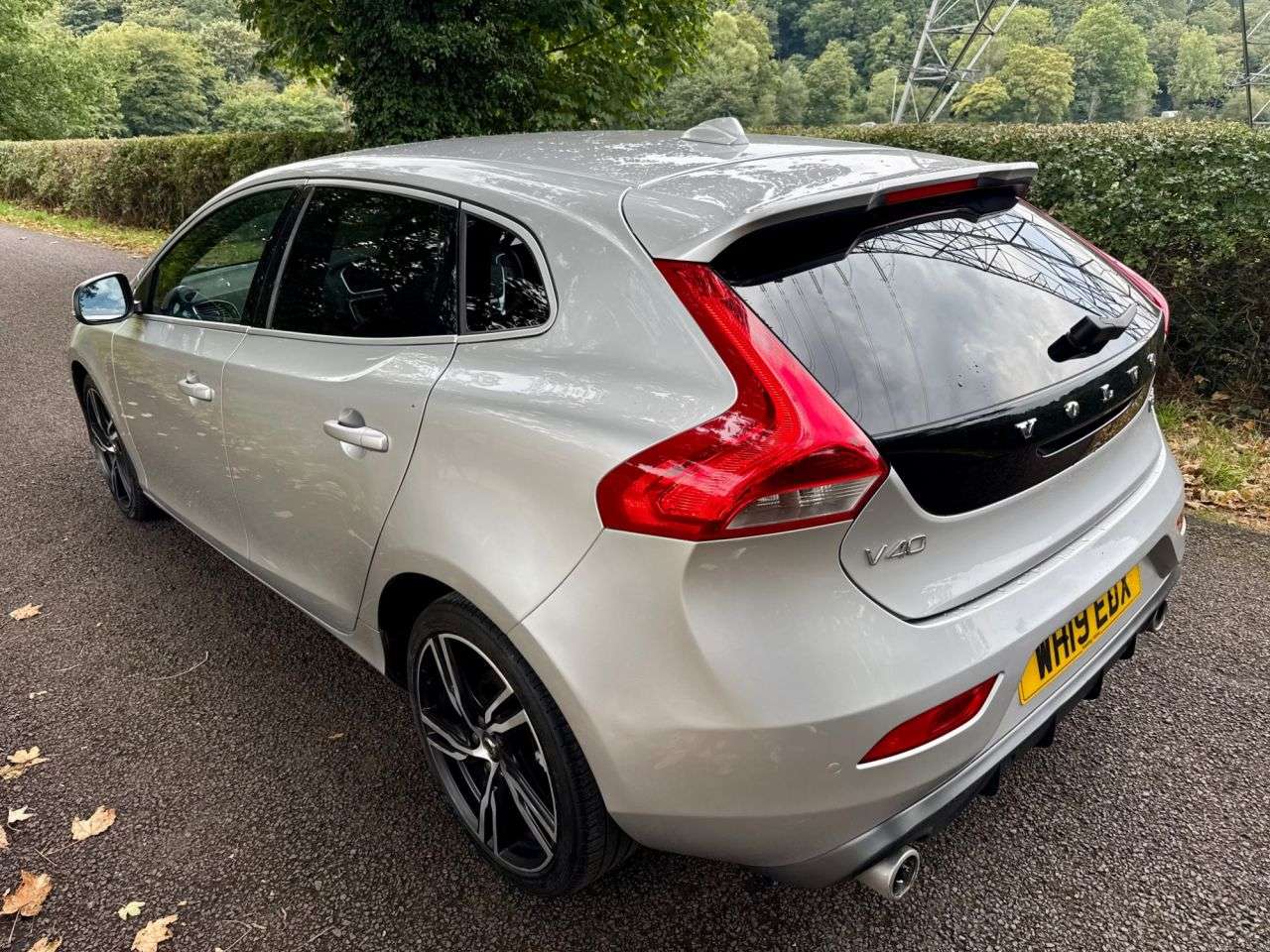 A 2019 VOLVO V40 2.0 D3 R-Design Pro Hatchback 5dr Diesel Auto Euro 6 (s/s) (150 ps) + SERVI A 2019 VOLVO V40 2.0 D3 R-Design Pro Hatchback 5dr Diesel Auto Euro 6 (s/s) (150 ps) + SERVI