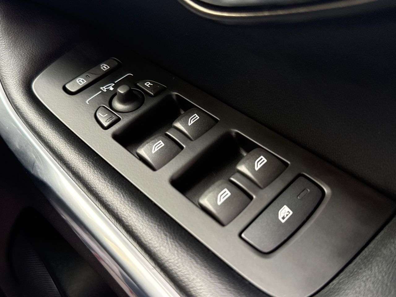 2019 VOLVO V40 2019 VOLVO V40