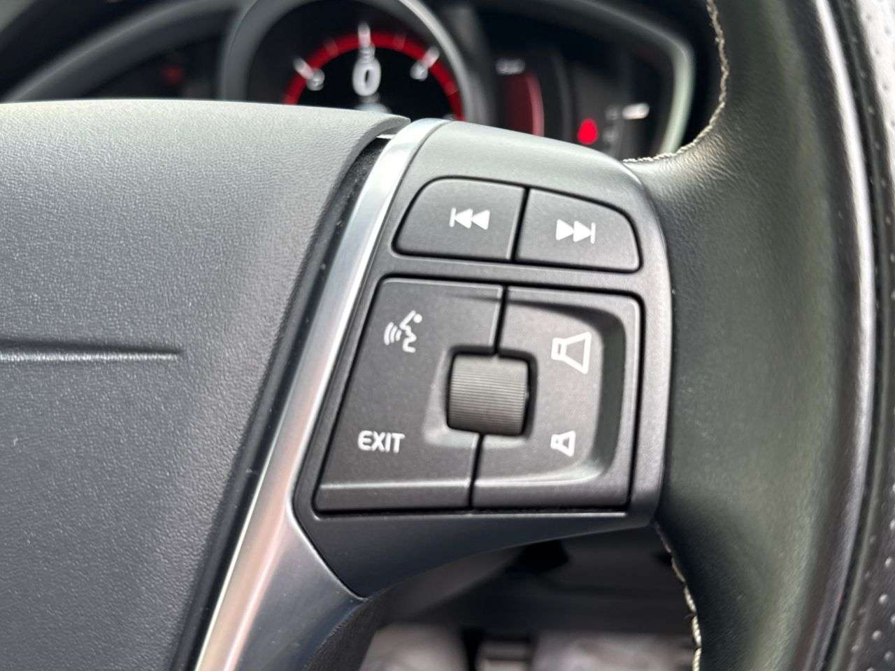 2019 VOLVO V40 2019 VOLVO V40