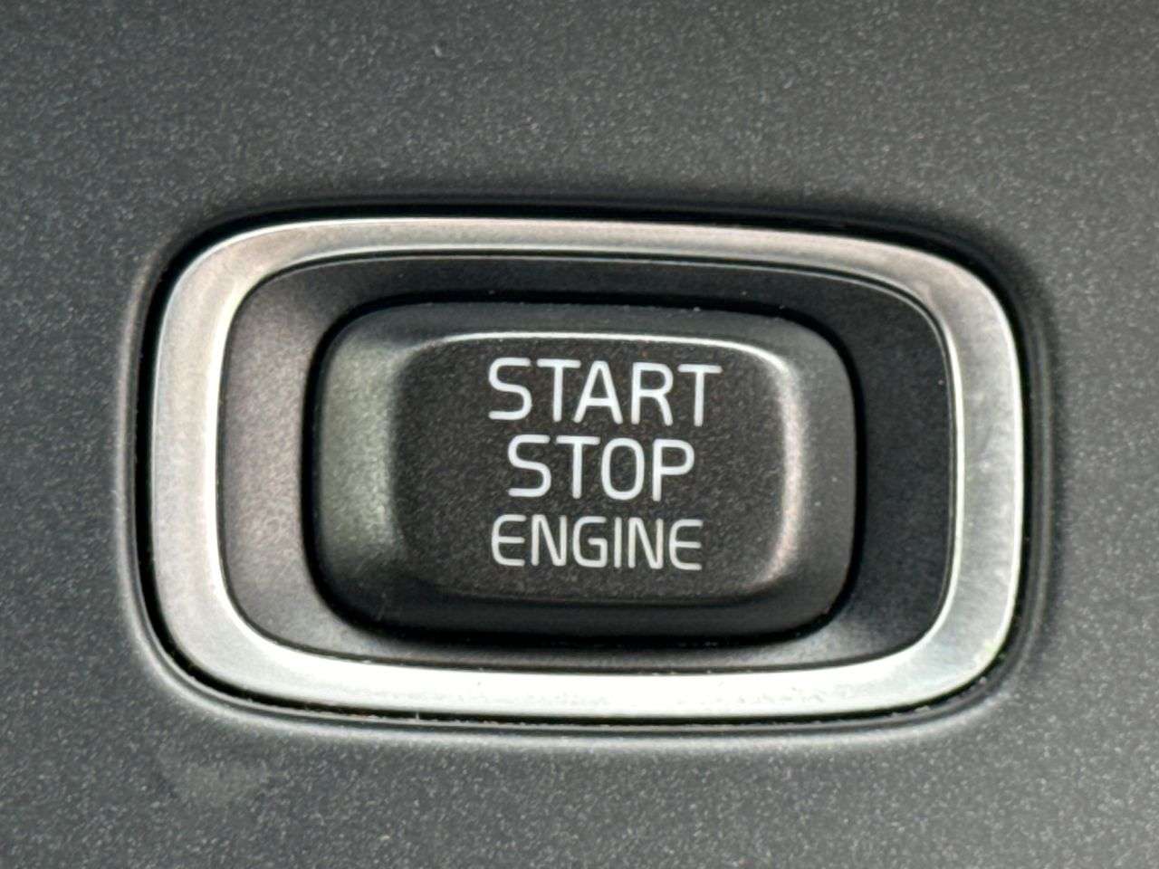 2019 VOLVO V40 2019 VOLVO V40