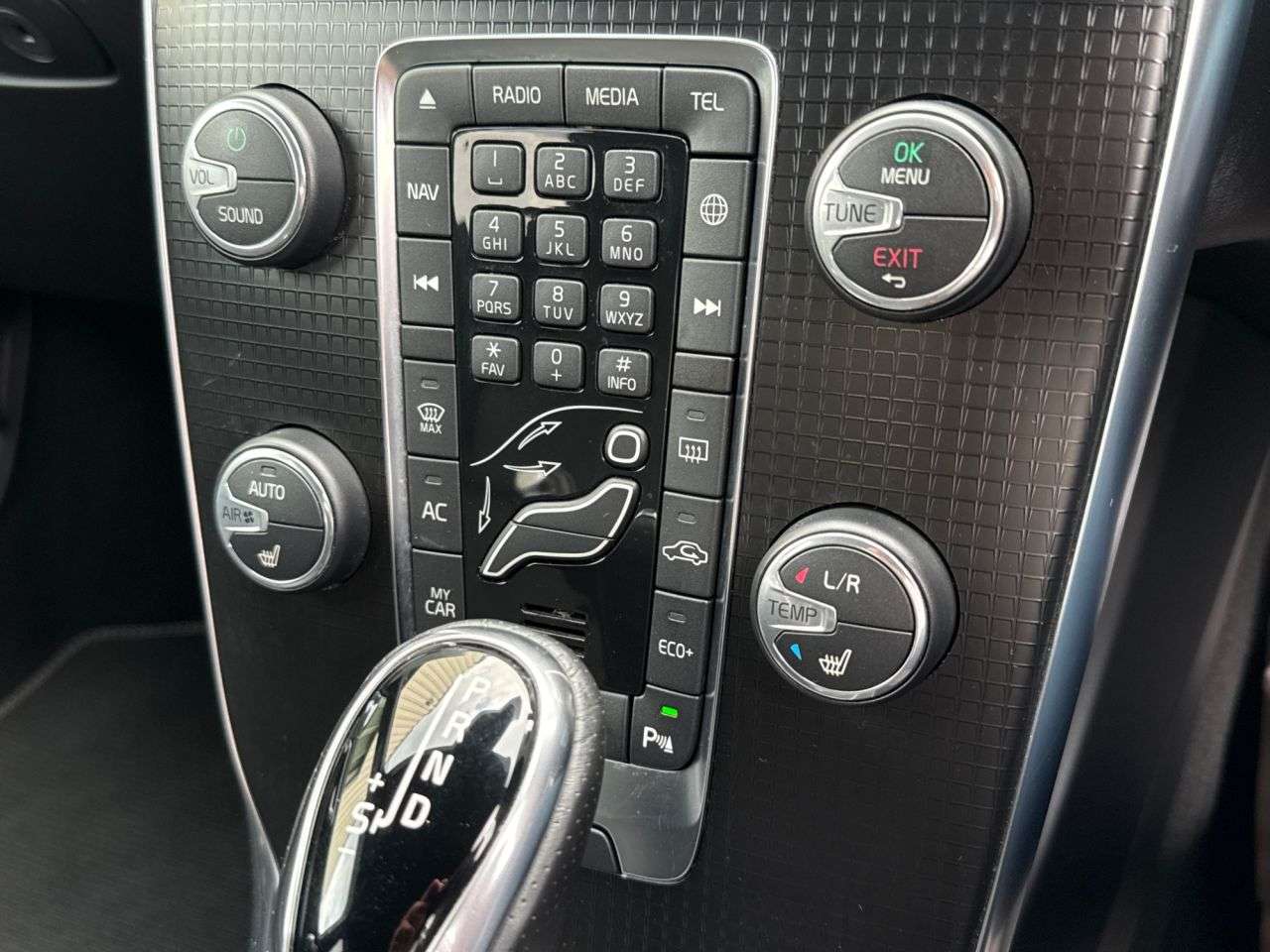 2019 VOLVO V40 2019 VOLVO V40