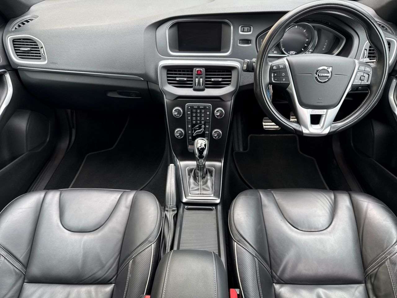 2019 VOLVO V40 2019 VOLVO V40