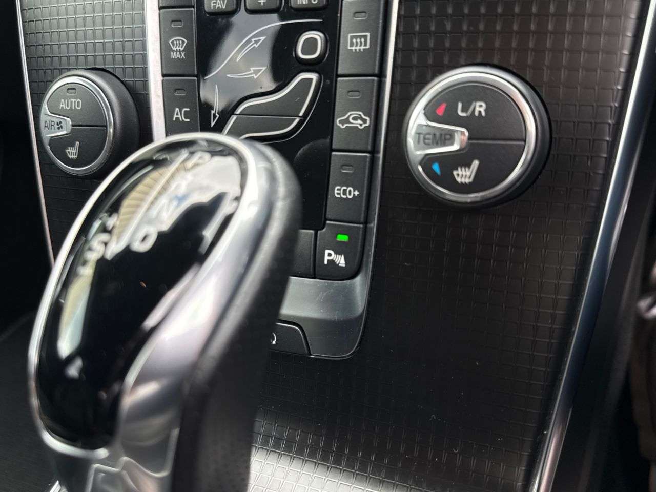 2019 VOLVO V40 2019 VOLVO V40