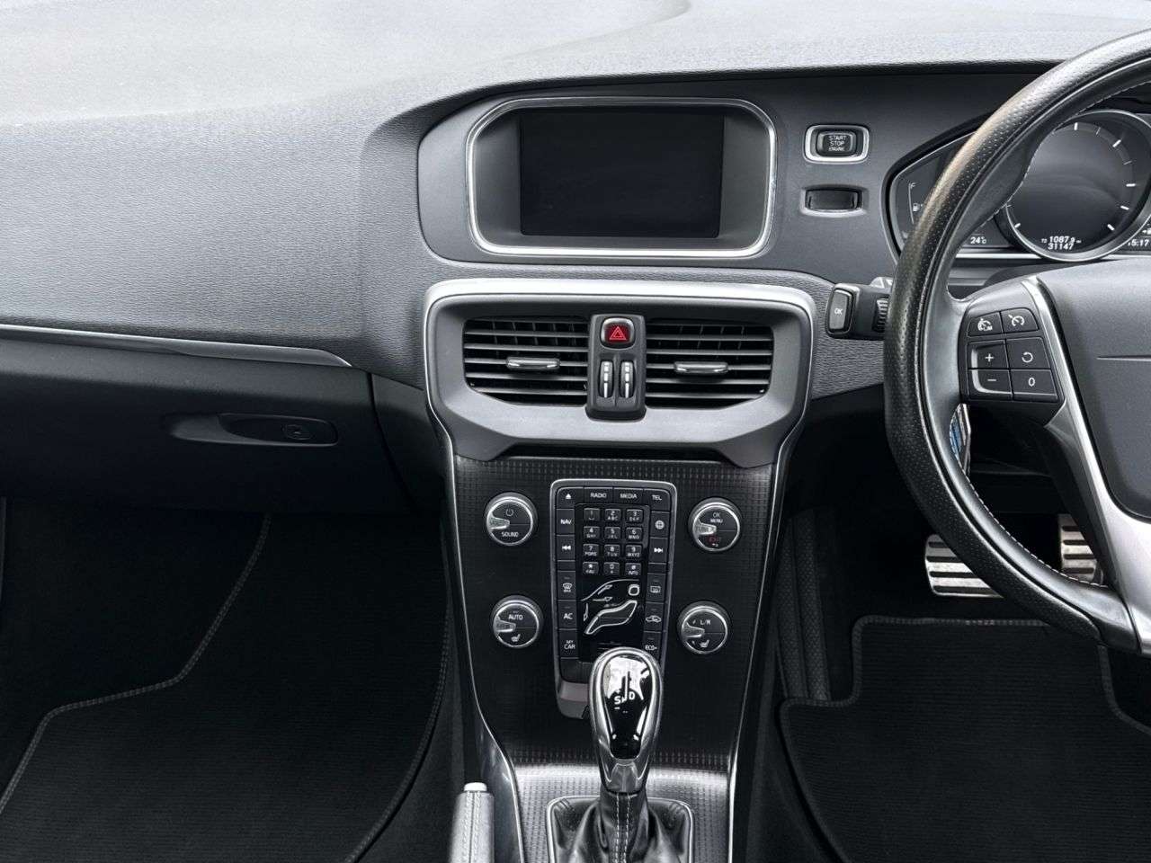 2019 VOLVO V40 2019 VOLVO V40