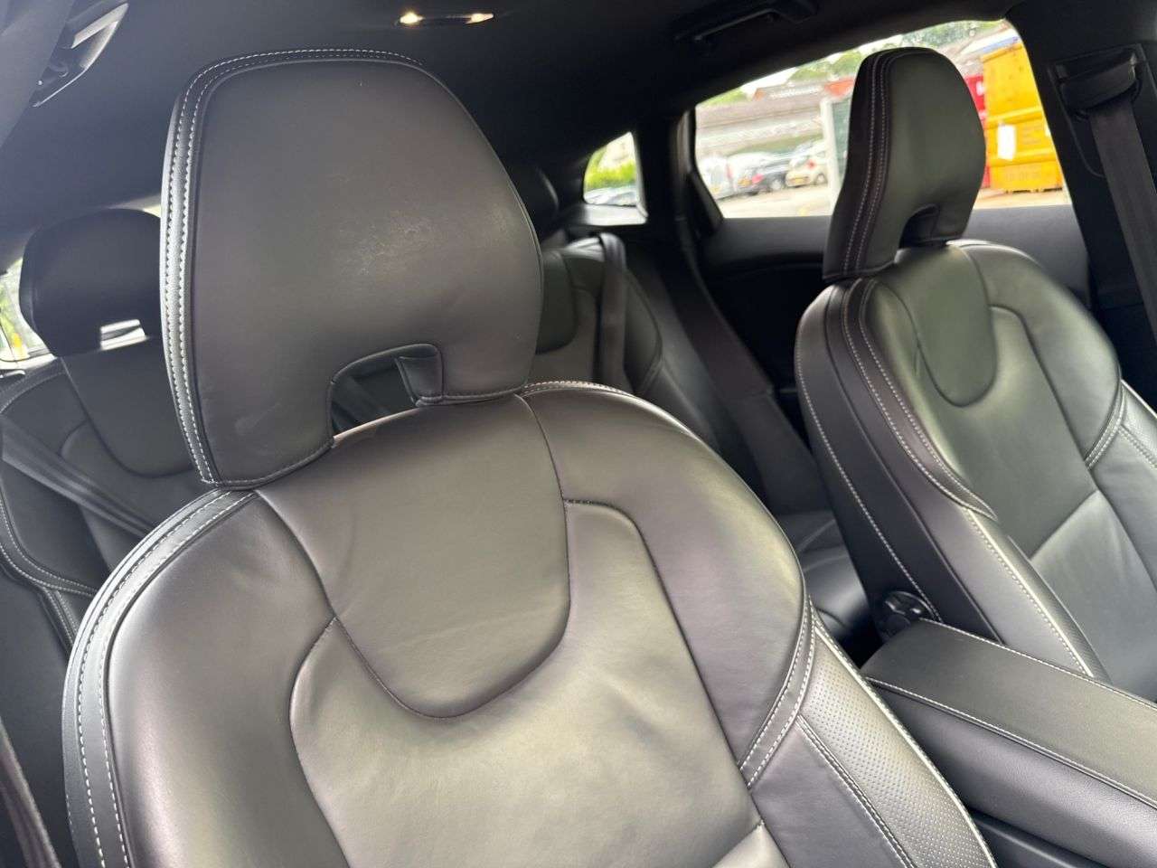 2019 VOLVO V40 2019 VOLVO V40