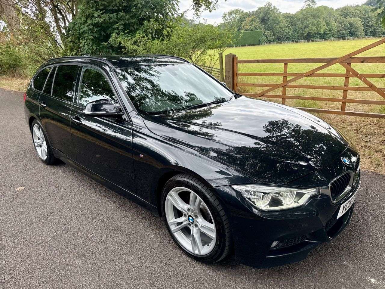 A 2017 BMW 3 SERIES 2.0 320d M Sport Touring 5dr Diesel Auto Euro 6 (s/s) (190 ps) + SERVICE HI A 2017 BMW 3 SERIES 2.0 320d M Sport Touring 5dr Diesel Auto Euro 6 (s/s) (190 ps) + SERVICE HI