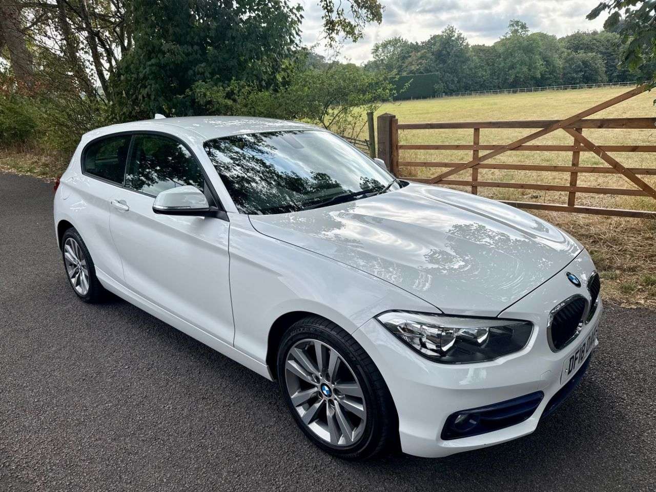 A 2018 BMW 1 SERIES 2.0 118d Sport Hatchback 3dr Diesel Manual Euro 6 (s/s) (150 ps) + SERVICE A 2018 BMW 1 SERIES 2.0 118d Sport Hatchback 3dr Diesel Manual Euro 6 (s/s) (150 ps) + SERVICE