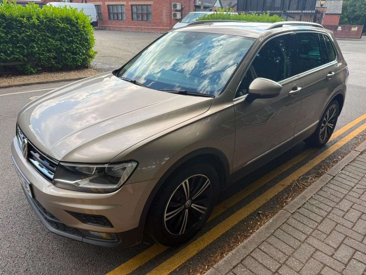 A 2018 VOLKSWAGEN TIGUAN 2.0 TDI SE Navigation SUV 5dr Diesel Manual Euro 6 (s/s) (150 ps) A 2018 VOLKSWAGEN TIGUAN 2.0 TDI SE Navigation SUV 5dr Diesel Manual Euro 6 (s/s) (150 ps)