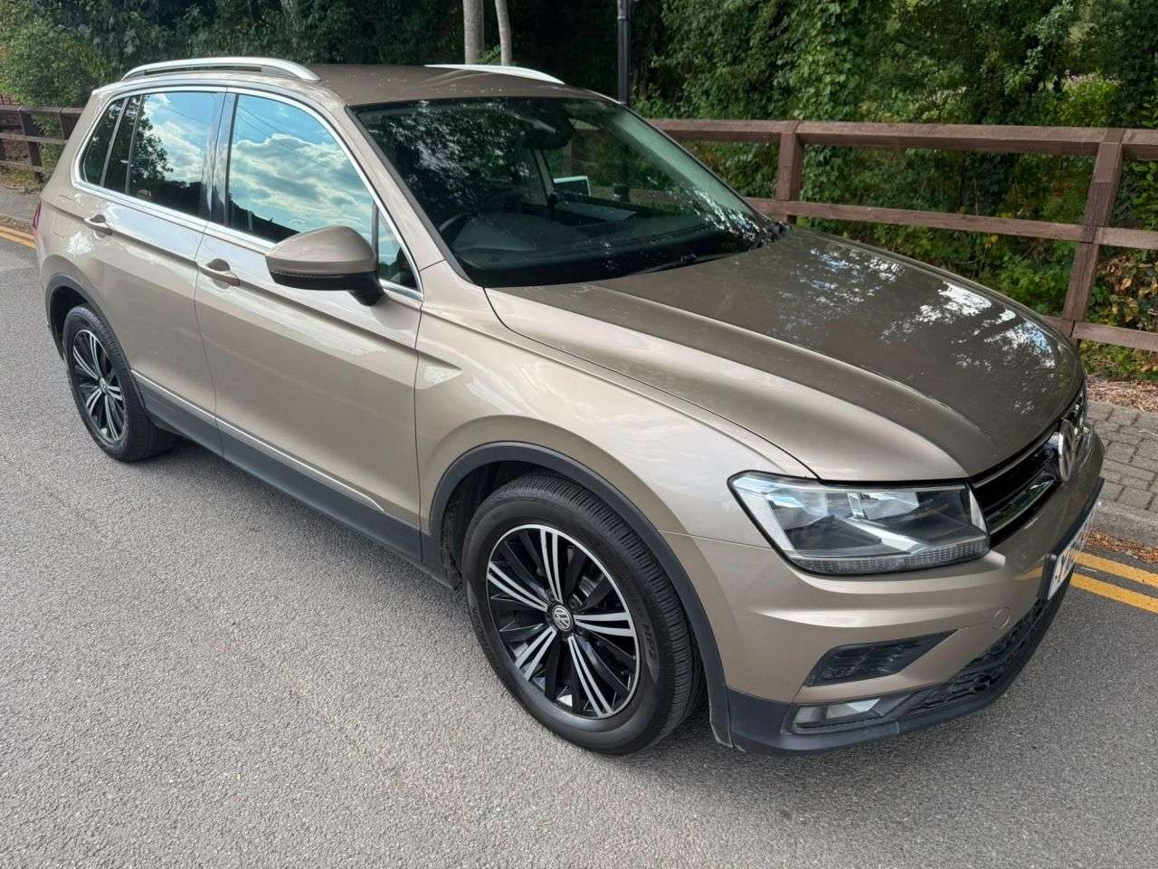A 2018 VOLKSWAGEN TIGUAN 2.0 TDI SE Navigation SUV 5dr Diesel Manual Euro 6 (s/s) (150 ps) A 2018 VOLKSWAGEN TIGUAN 2.0 TDI SE Navigation SUV 5dr Diesel Manual Euro 6 (s/s) (150 ps)