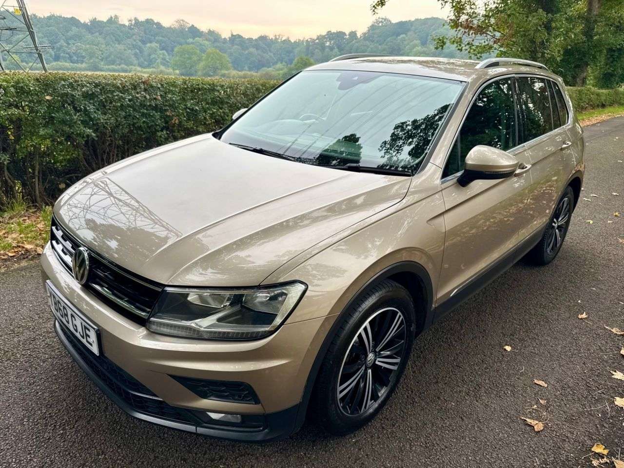 A 2018 VOLKSWAGEN TIGUAN 2.0 TDI SE Navigation SUV 5dr Diesel Manual Euro 6 (s/s) (150 ps) + SERVICE A 2018 VOLKSWAGEN TIGUAN 2.0 TDI SE Navigation SUV 5dr Diesel Manual Euro 6 (s/s) (150 ps) + SERVICE