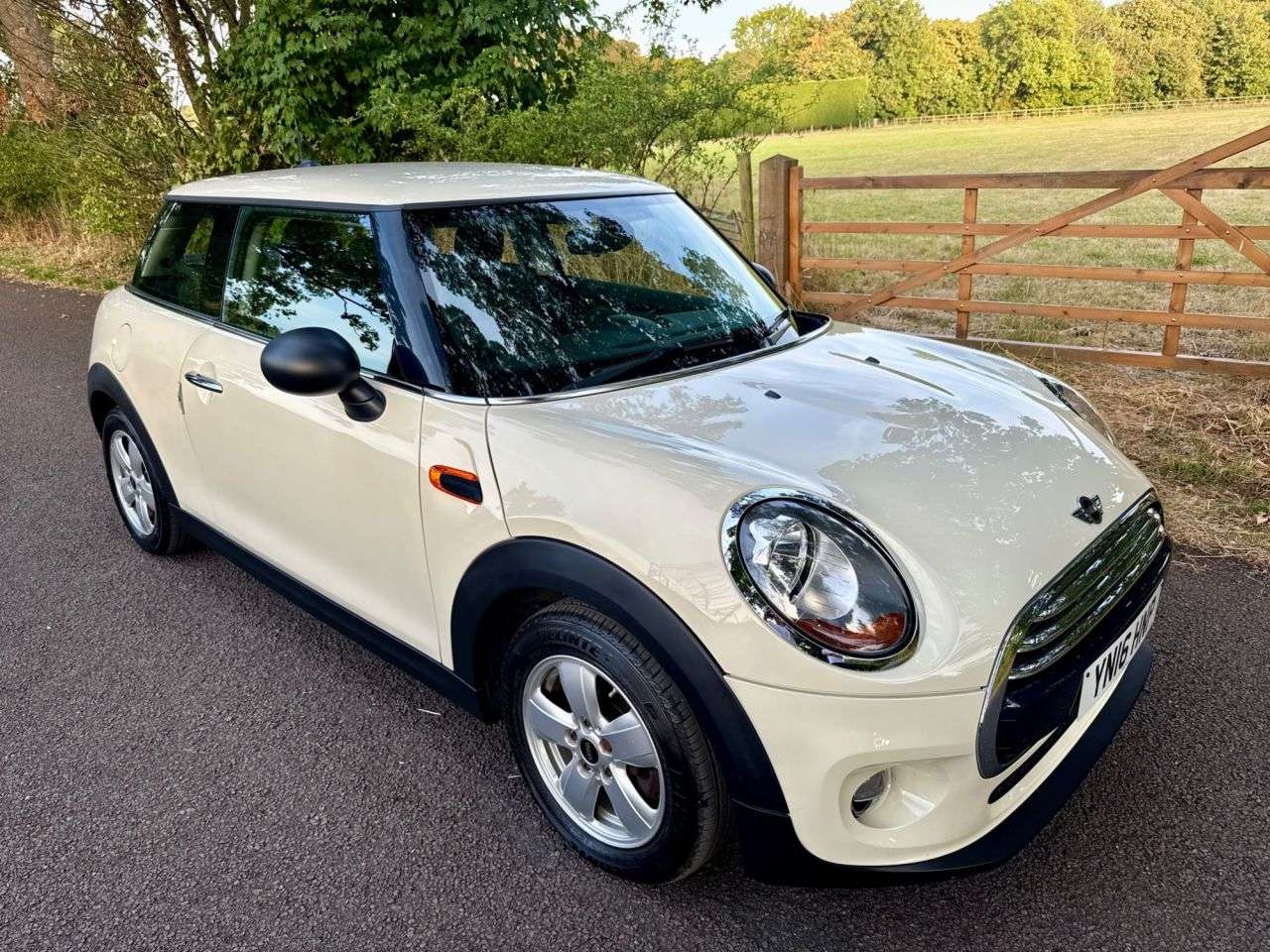 A 2016 MINI HATCH 1.5 Cooper Hatchback 3dr Petrol Auto Euro 6 (s/s) (136 ps) A 2016 MINI HATCH 1.5 Cooper Hatchback 3dr Petrol Auto Euro 6 (s/s) (136 ps)