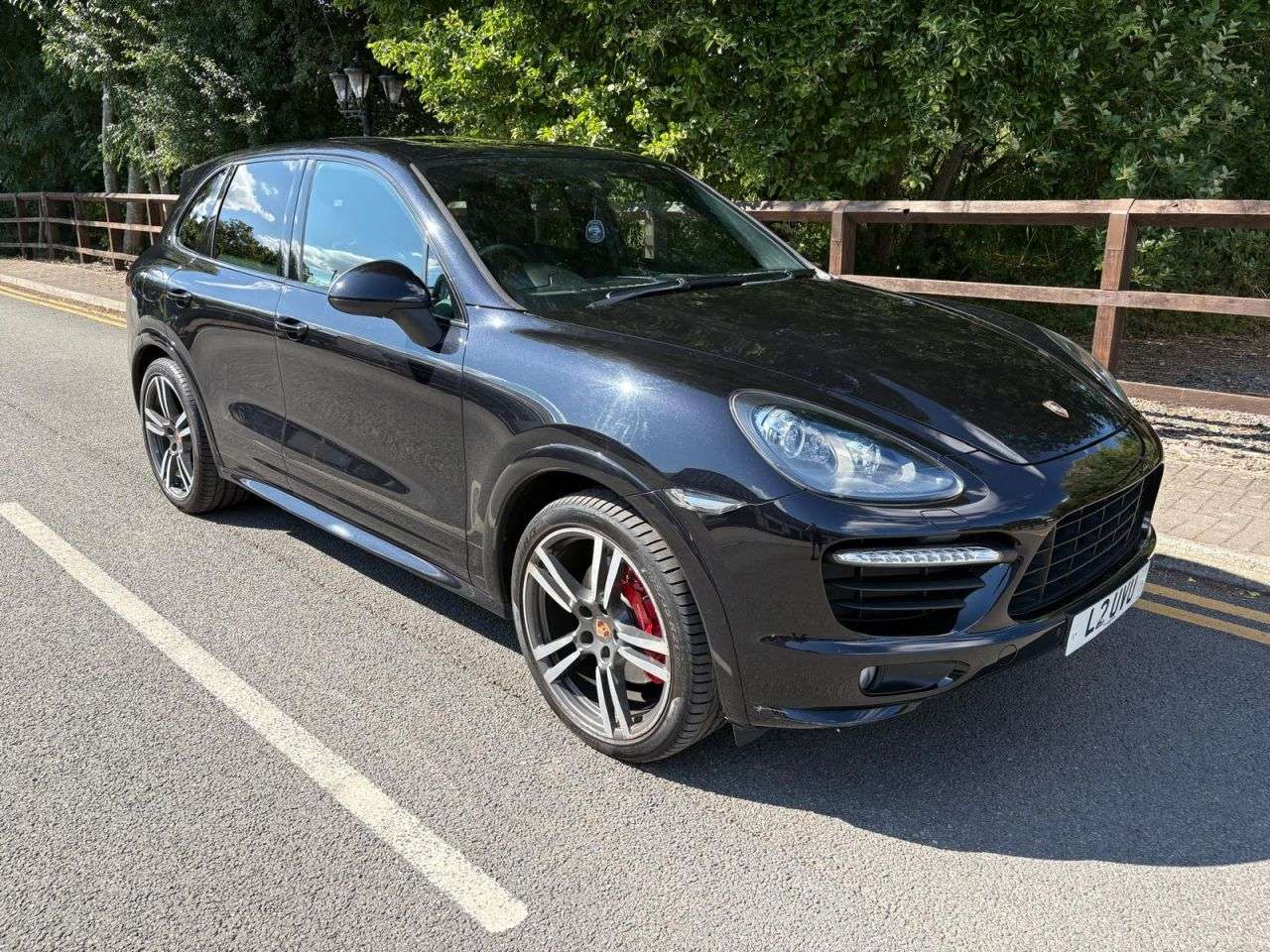 A 2013 PORSCHE CAYENNE 4.8 GTS SUV 5dr Petrol TiptronicS 4WD Euro 5 (s/s) (420 ps) A 2013 PORSCHE CAYENNE 4.8 GTS SUV 5dr Petrol TiptronicS 4WD Euro 5 (s/s) (420 ps)