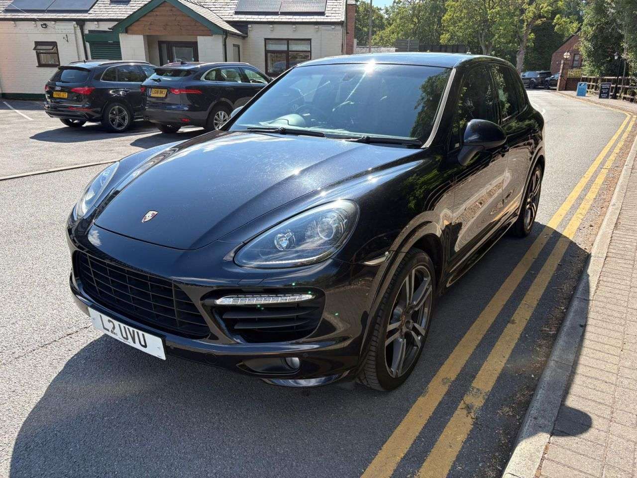 A 2013 PORSCHE CAYENNE 4.8 GTS SUV 5dr Petrol TiptronicS 4WD Euro 5 (s/s) (420 ps) A 2013 PORSCHE CAYENNE 4.8 GTS SUV 5dr Petrol TiptronicS 4WD Euro 5 (s/s) (420 ps)