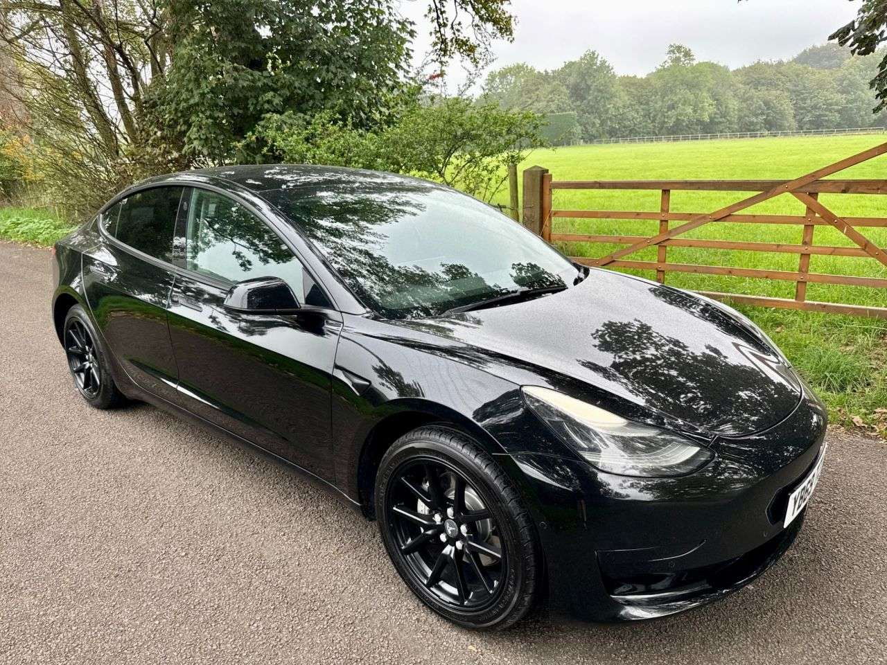 A 2019 TESLA MODEL 3 Standard Range Plus Saloon 4dr Electric Auto RWD (241 bhp) + SERVICE HISTOR A 2019 TESLA MODEL 3 Standard Range Plus Saloon 4dr Electric Auto RWD (241 bhp) + SERVICE HISTOR