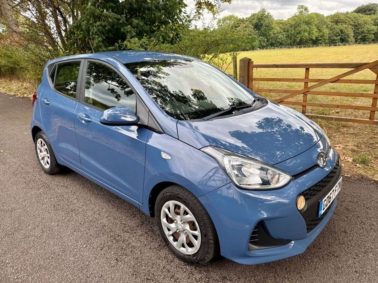 A 2017 HYUNDAI I10 1.0 SE Hatchback 5dr Petrol Manual Euro 6 (66 ps) + SERVICE HISTORY + BLUET A 2017 HYUNDAI I10 1.0 SE Hatchback 5dr Petrol Manual Euro 6 (66 ps) + SERVICE HISTORY + BLUET