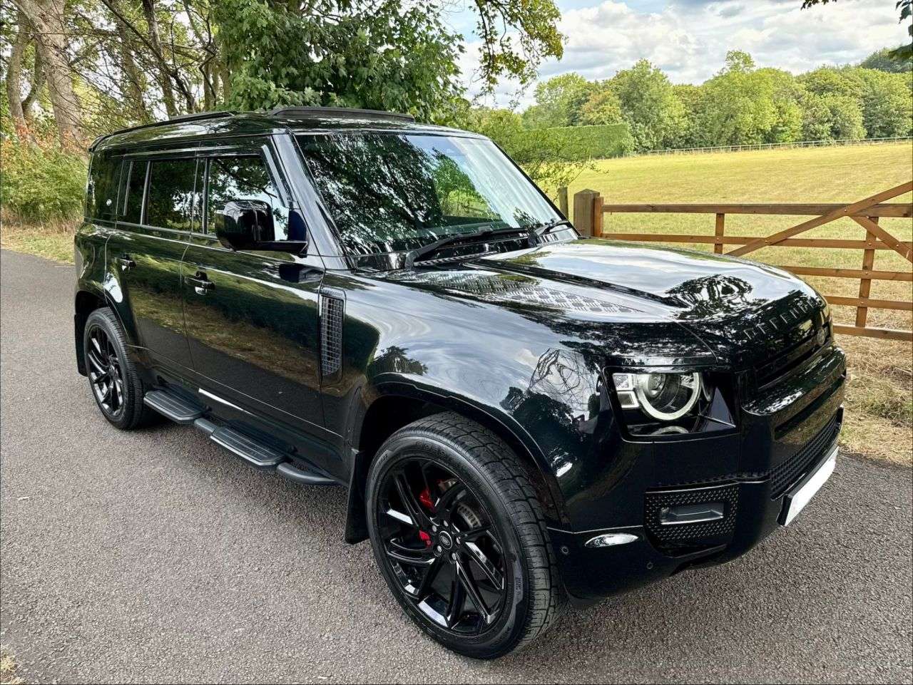 A 2022 LAND ROVER DEFENDER 110 3.0 D250 MHEV XS Edition SUV 5dr Diesel Automatic 4WD Euro 6 (s/s) (250 ps) A 2022 LAND ROVER DEFENDER 110 3.0 D250 MHEV XS Edition SUV 5dr Diesel Automatic 4WD Euro 6 (s/s) (250 ps)